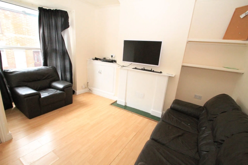 Victoria Terrace, LN1 1HZ - 4 Bed - Thumbnail 5
